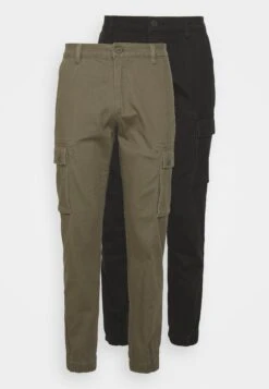 Pier One 2 Pack - Cargo Trousers - Olive/Black 10 Pier One 2 Pack - Cargo Trousers - Olive/Black -Pier One Sales Store 07d111b72b7b4304bcd405fc18ad6beb