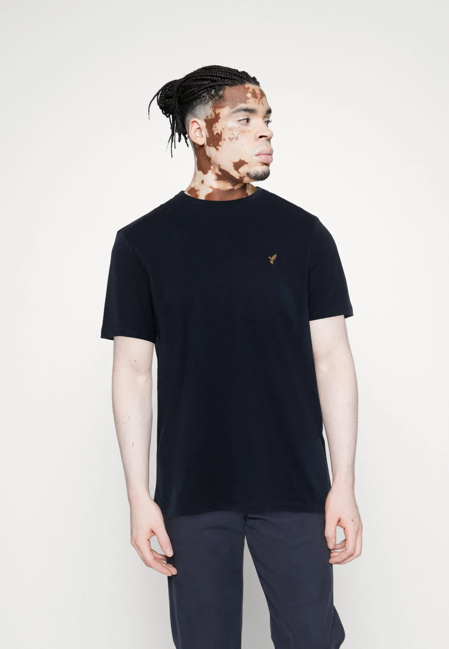 Pier One 3 Pack - Basic T-Shirt - White/Dark Blue/Blue 4 Pier One 3 Pack - Basic T-Shirt - White/Dark Blue/Blue - Image 4