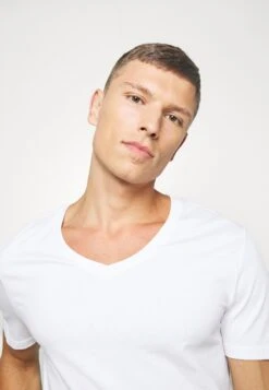 Pier One 2 Pack - Basic T-Shirt - White 10 Pier One 2 Pack - Basic T-Shirt - White -Pier One Sales Store 2464778c5d314b51b098f8e722d959b0