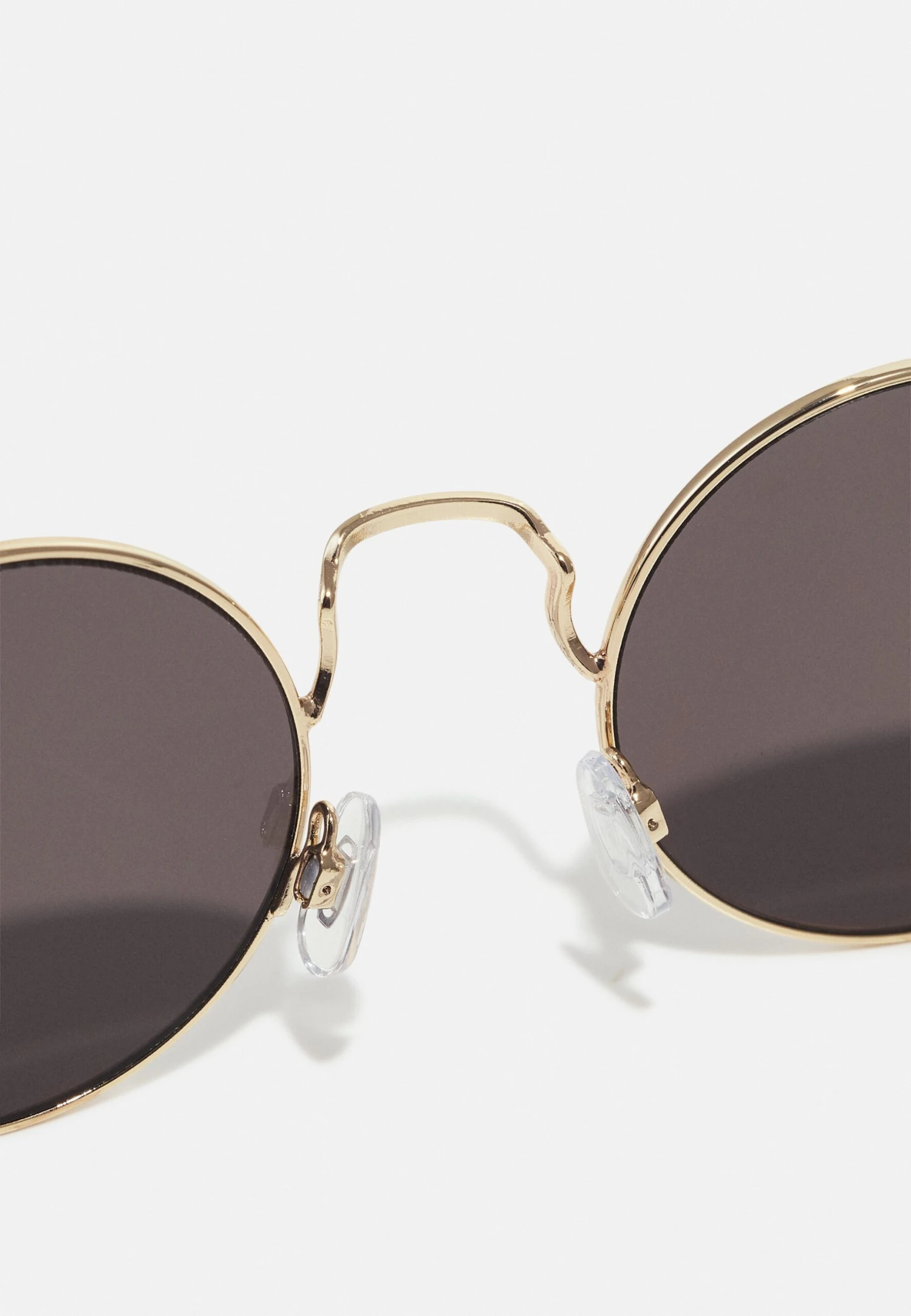 Pier One Unisex - Sunglasses - Gold-Coloured/Black 3 Pier One Unisex - Sunglasses - Gold-Coloured/Black - Image 3