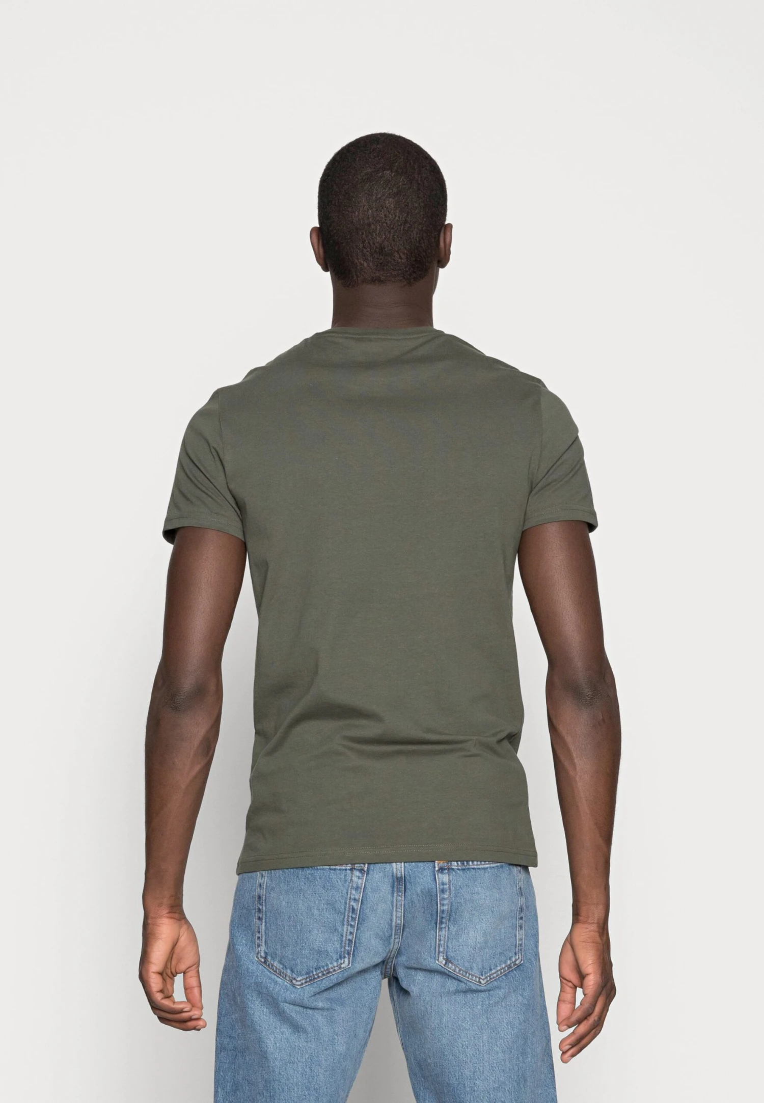 Pier One 3 Pack - Basic T-Shirt - Black/Grey/Green 3 Pier One 3 Pack - Basic T-Shirt - Black/Grey/Green - Image 3