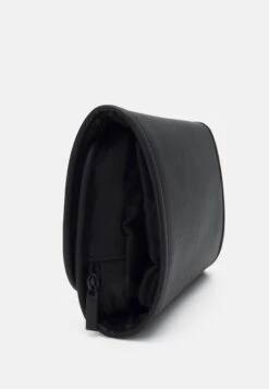 Pier One Unisex - Wash Bag - Black 9 Pier One Unisex - Wash Bag - Black -Pier One Sales Store 35e50f5f205a4792b2a440cd32bb20e4