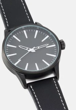 Pier One Unisex - Watch - Black -Pier One Sales Store 370ad5cb755f444b9aa15a53da275e3a