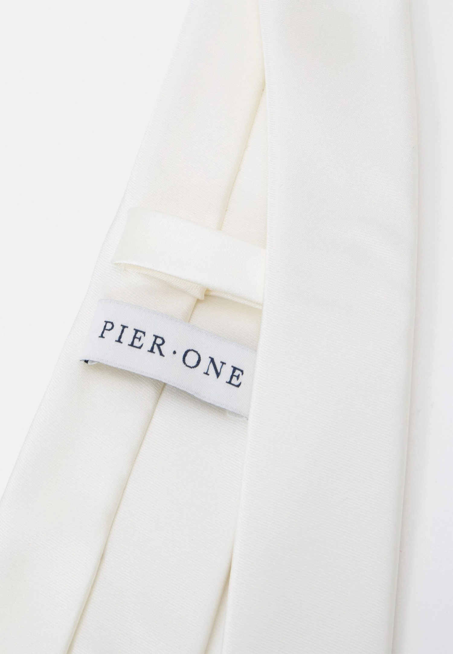 Pier One Set - Pocket Square - White 4 Pier One Set - Pocket Square - White - Image 4