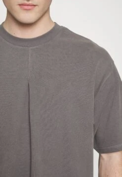 Pier One Basic T-Shirt - Basic T-Shirt 9 Pier One Basic T-Shirt - Basic T-Shirt -Pier One Sales Store 4668e52b784f474bbd500bf53439087f