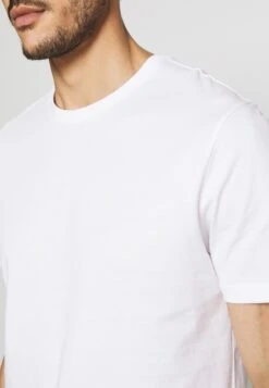 Pier One 5 Pack - Basic T-Shirt - White/Black/Bordeaux -Pier One Sales Store 4a6de0d2b72e4f1290d4d17a26a3cd34