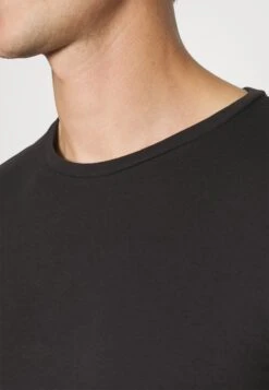 Pier One 3 Pack Muscle Fit- Basic T-Shirt - Black -Pier One Sales Store 4bb67ef78ddb494cb68f3fbd13ed6a54