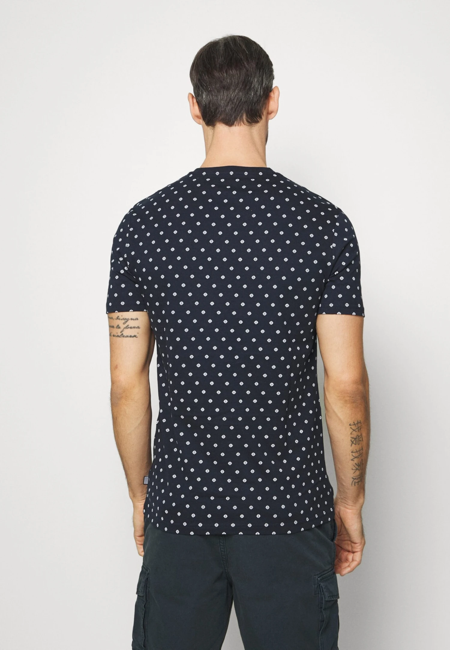 Pier One 3 Pack - Print T-Shirt - White/Dark Blue/Red 4 Pier One 3 Pack - Print T-Shirt - White/Dark Blue/Red - Image 4