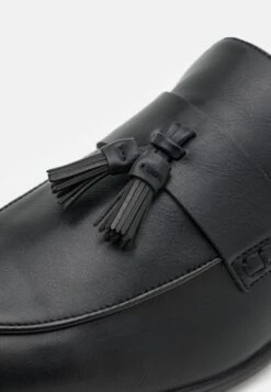 Pier One Slip-Ons - Black -Pier One Sales Store 57dfea32918941a9badf46187e5c3ab9