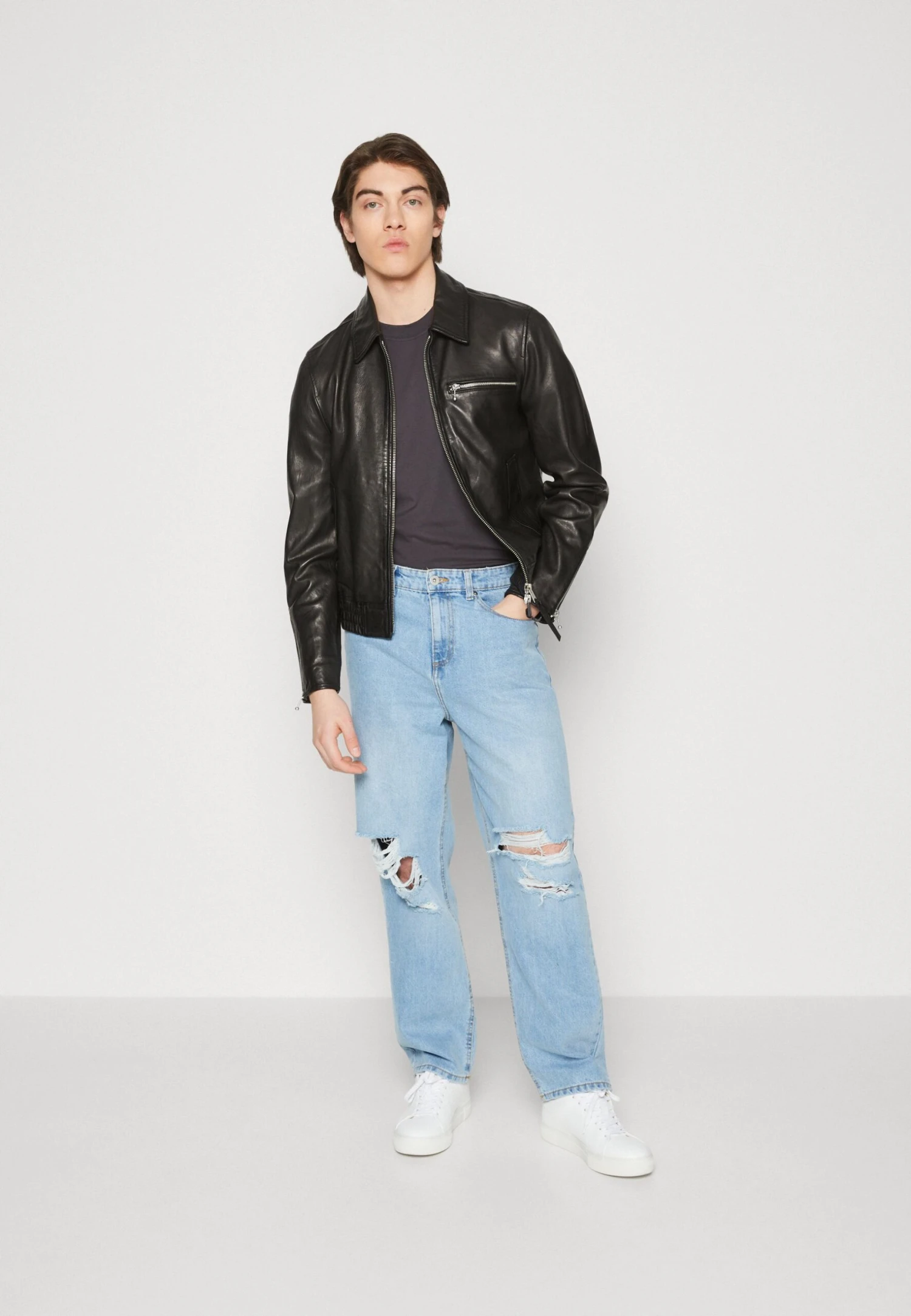 Pier One Distress On Knees - Relaxed Fit Jeans 2 Pier One Distress On Knees - Relaxed Fit Jeans - Image 2