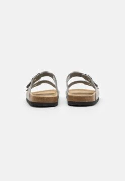 Pier One Leather Unisex - Slippers - Grey 8 Pier One Leather Unisex - Slippers - Grey -Pier One Sales Store 5c52920d2cf64005948ca6c907d5c2d5