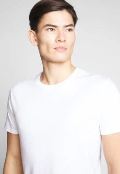 Pier One 2 Pack - Basic T-Shirt - White/Dark Blue 10 Pier One 2 Pack - Basic T-Shirt - White/Dark Blue -Pier One Sales Store 5d6a04d994e343d2903cc2c1666bad4b