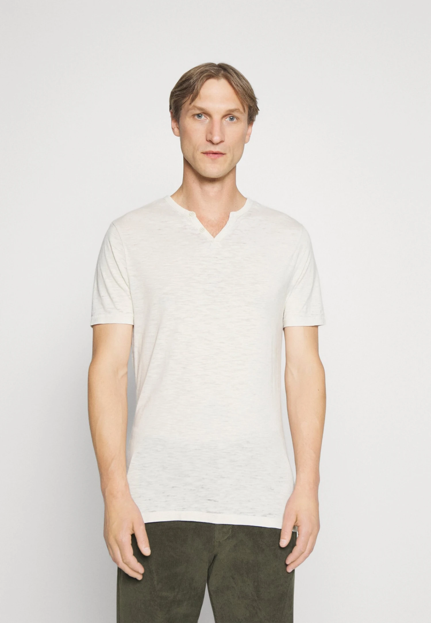 Pier One Basic T-Shirt - Off-White 1 Pier One Basic T-Shirt - Off-White