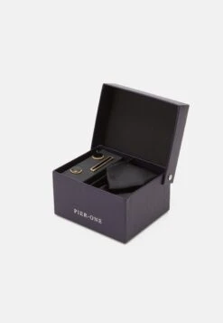 Pier One Set - Pocket Square - Black 14 Pier One Set - Pocket Square - Black -Pier One Sales Store 694a847acb5d4452be025fc6f3dd0a29