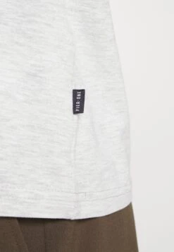 Pier One 5 Pack - Basic T-Shirt - Light Grey - 101_White - 001_Green - 602 -Pier One Sales Store 7d13067417124de684e97c638550a94b