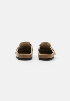 Pier One Leather Unisex - Slippers - Beige 8 Pier One Leather Unisex - Slippers - Beige -Pier One Sales Store 7fc4209f0b9d443b96717beece6deee4