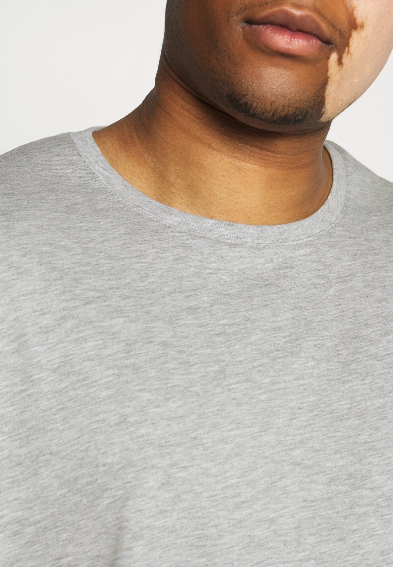 Pier One 5 Pack - Basic T-Shirt - Khaki/Grey/Dark Blue 6 Pier One 5 Pack - Basic T-Shirt - Khaki/Grey/Dark Blue - Image 6