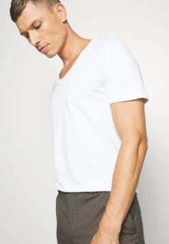 Pier One 2 Pack - Basic T-Shirt - White 11 Pier One 2 Pack - Basic T-Shirt - White -Pier One Sales Store 8a50f47374ab42e380a66ae8b1778f0e