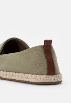 Pier One Rena Espadrille Unisex - Espadrilles - Olive -Pier One Sales Store 8b1ef3dce9d344a08d816af96a53324d