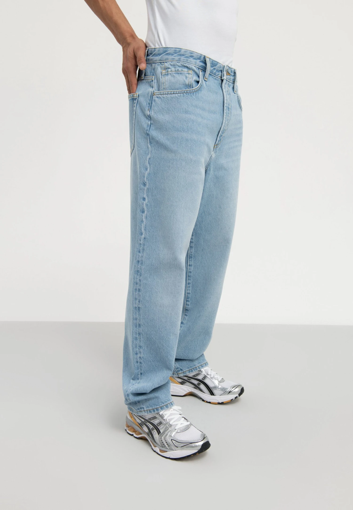 Pier One Relaxed Fit Jeans - Light Blue Denim 4 Pier One Relaxed Fit Jeans - Light Blue Denim - Image 4