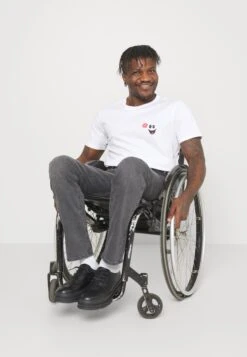 Pier One Straight Leg Jeans - Grey Denim -Pier One Sales Store aa391ddaeb5b4eb88a37b8d011fe8892