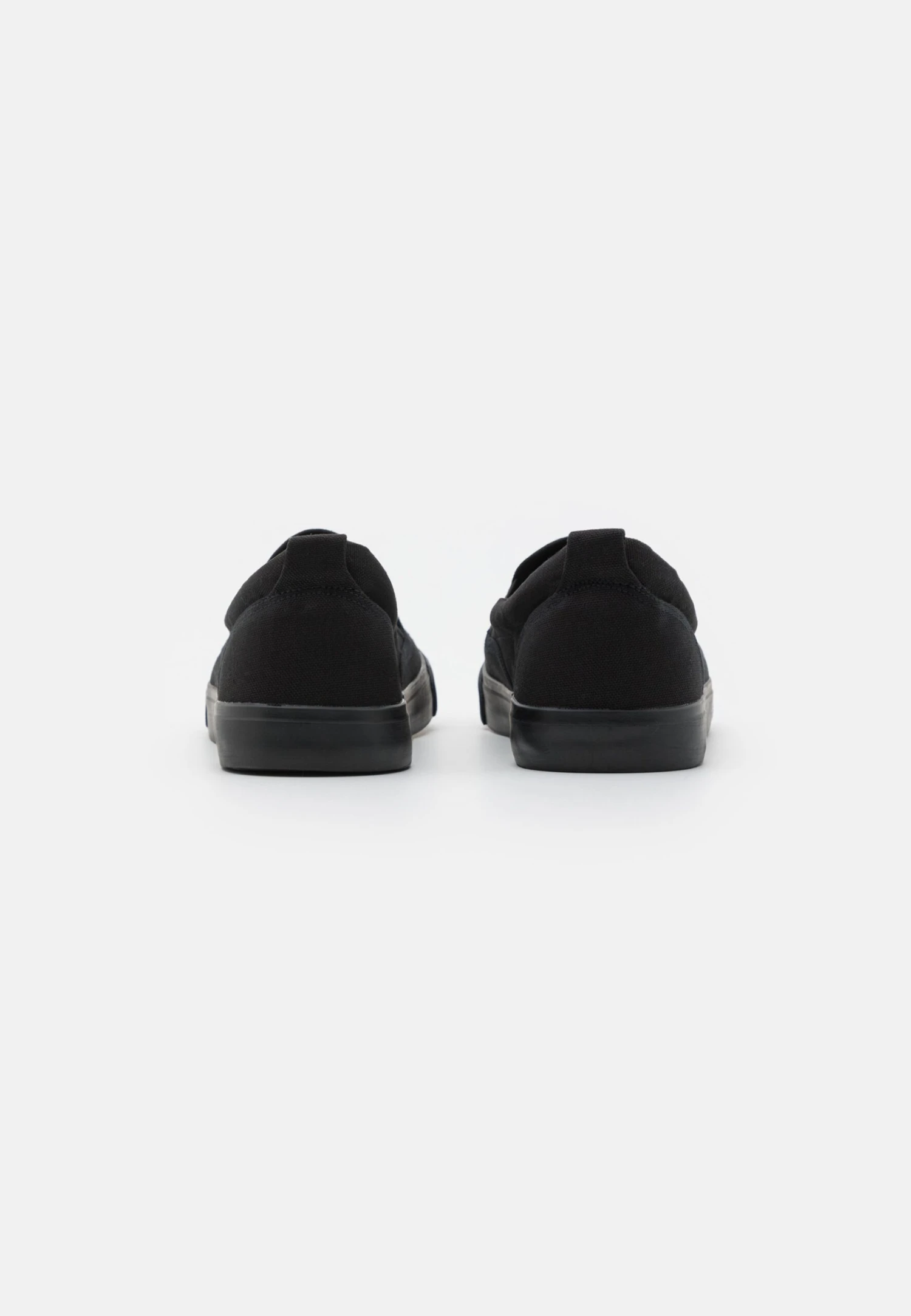 Pier One Unisex - Slip-Ons - Black 3 Pier One Unisex - Slip-Ons - Black - Image 3