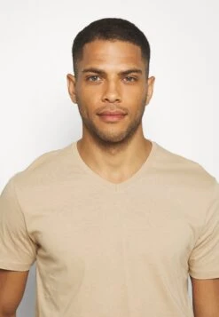 Pier One 3 Pack - Basic T-Shirt - Khaki/Tan/Dark Blue 13 Pier One 3 Pack - Basic T-Shirt - Khaki/Tan/Dark Blue -Pier One Sales Store bbffca6578f845cdab35cb6a6e69d608