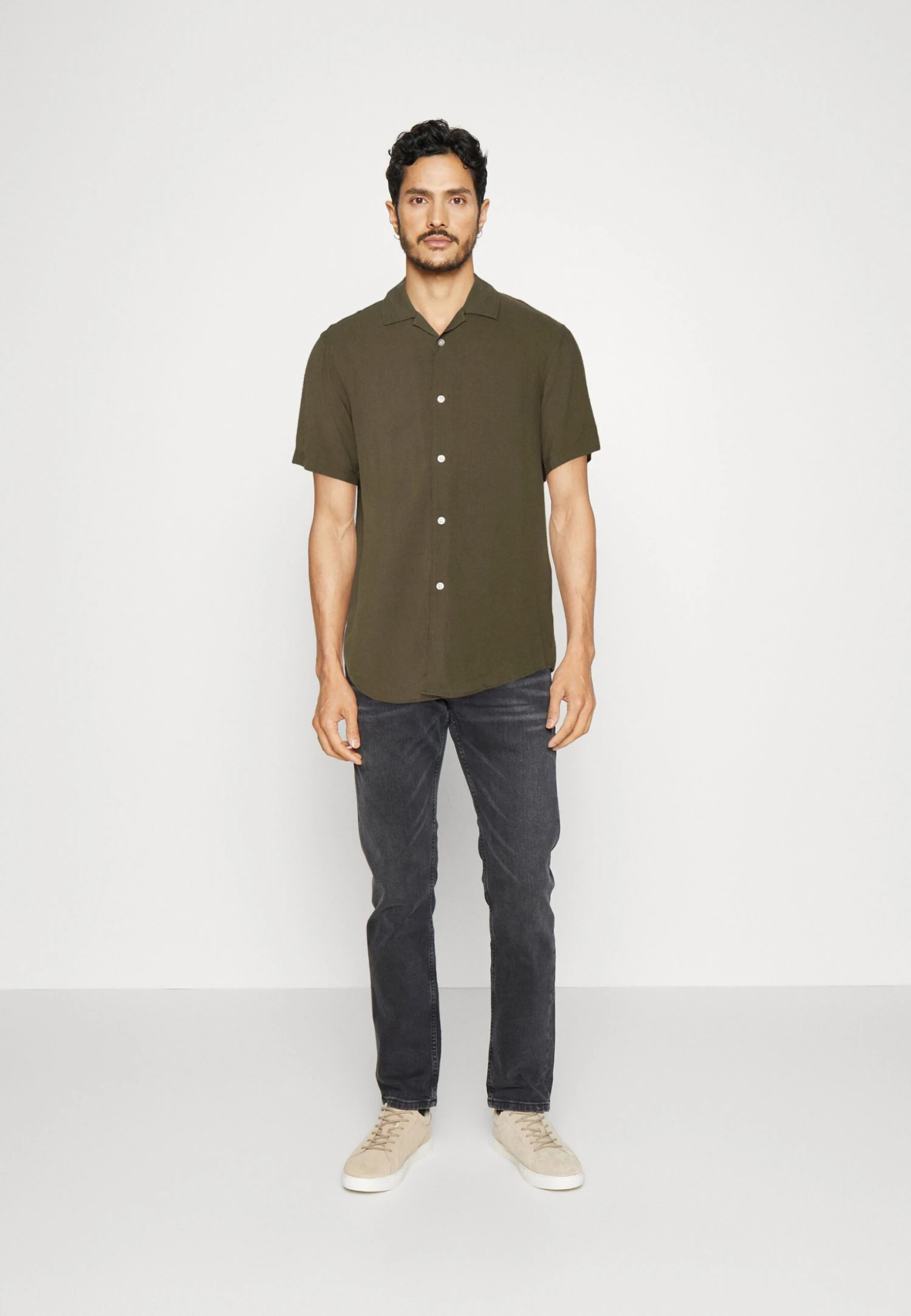 Pier One 2 Pack - Shirt - Olive/Black 1 Pier One 2 Pack - Shirt - Olive/Black