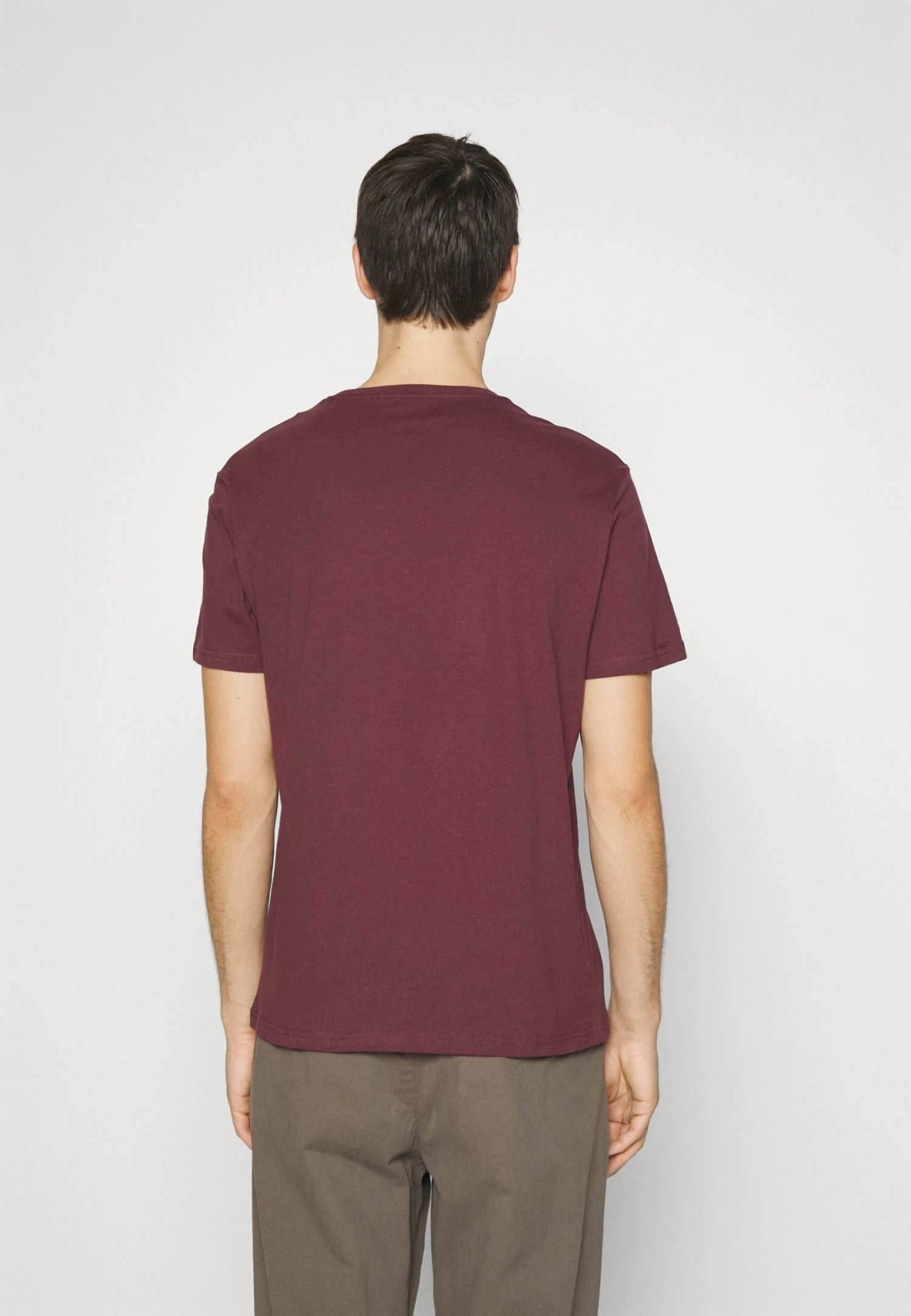 Pier One 5 Pack - Basic T-Shirt - Black/White/Dark Blue 3 Pier One 5 Pack - Basic T-Shirt - Black/White/Dark Blue - Image 3