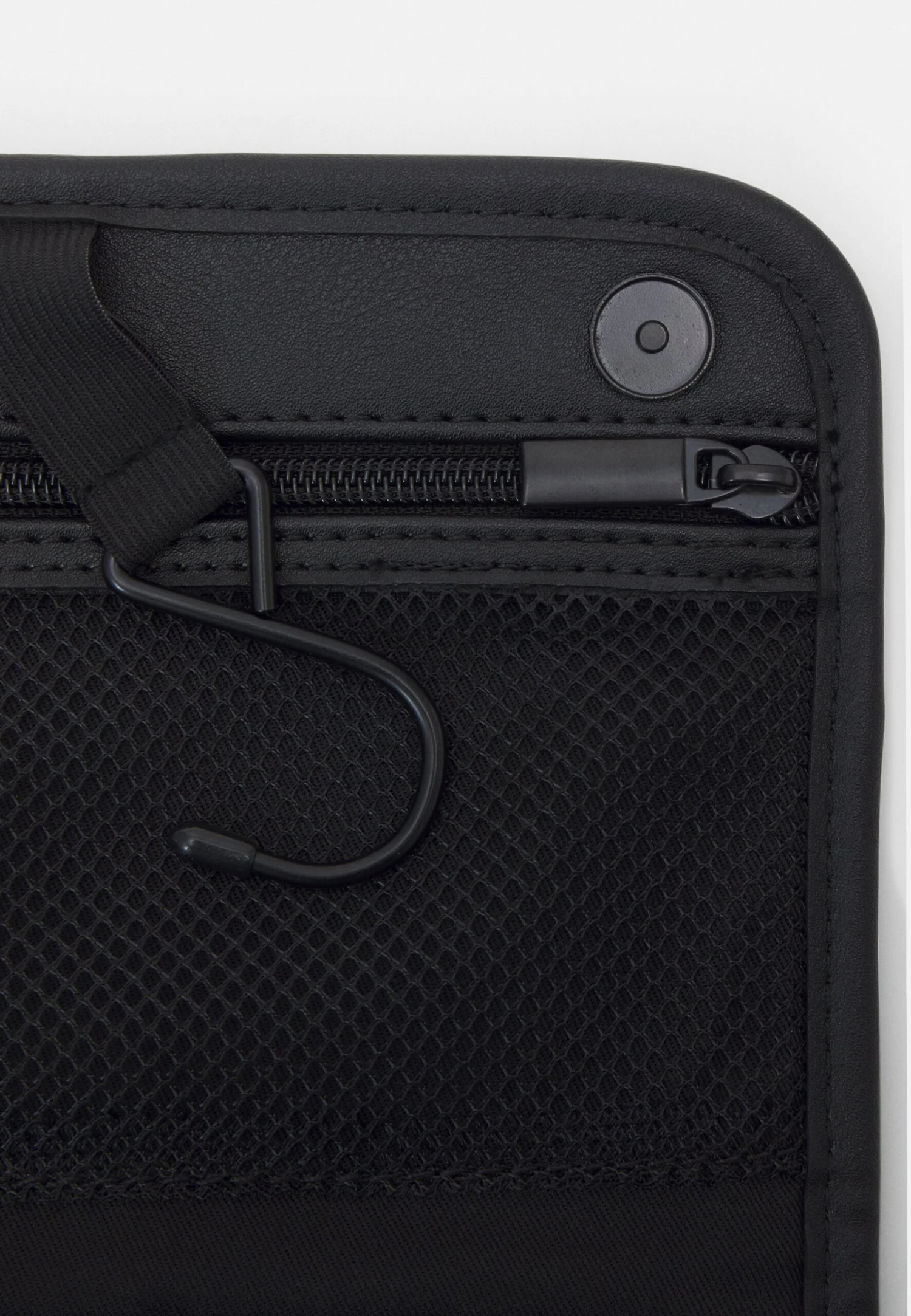 Pier One Unisex - Wash Bag - Black 6 Pier One Unisex - Wash Bag - Black - Image 6