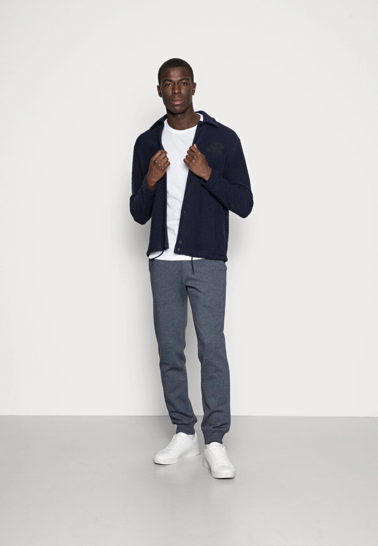 Pier One 3 Pack - Basic T-Shirt - White/Black/Light Grey 1 Pier One 3 Pack - Basic T-Shirt - White/Black/Light Grey