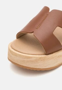 Pier One Leather - Clogs - Cognac 13 Pier One Leather - Clogs - Cognac -Pier One Sales Store e3b12b1e984f4a418f3826172ba96b4c