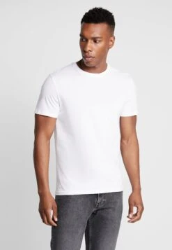 Pier One 3 Pack - Basic T-Shirt - White 7 Pier One 3 Pack - Basic T-Shirt - White -Pier One Sales Store e50b2210dfa14aeebbb37ff387ca1259