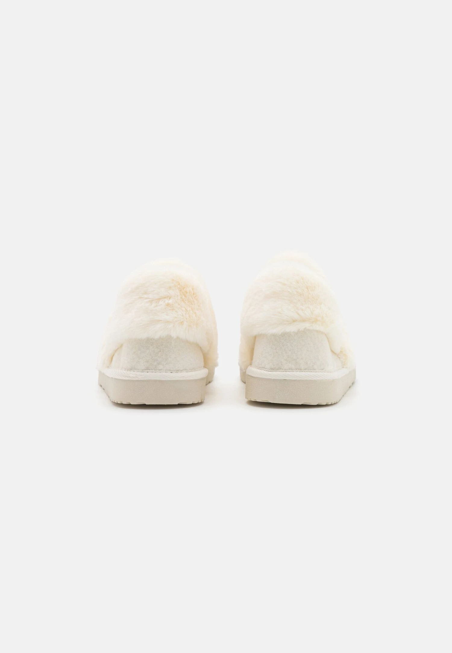 Pier One Slippers - White 4 Pier One Slippers - White - Image 4