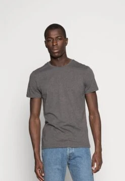 Pier One 3 Pack - Basic T-Shirt - Black/Grey/Green 11 Pier One 3 Pack - Basic T-Shirt - Black/Grey/Green -Pier One Sales Store ee89d58fc61140e19ce307b0b3b5e4cf