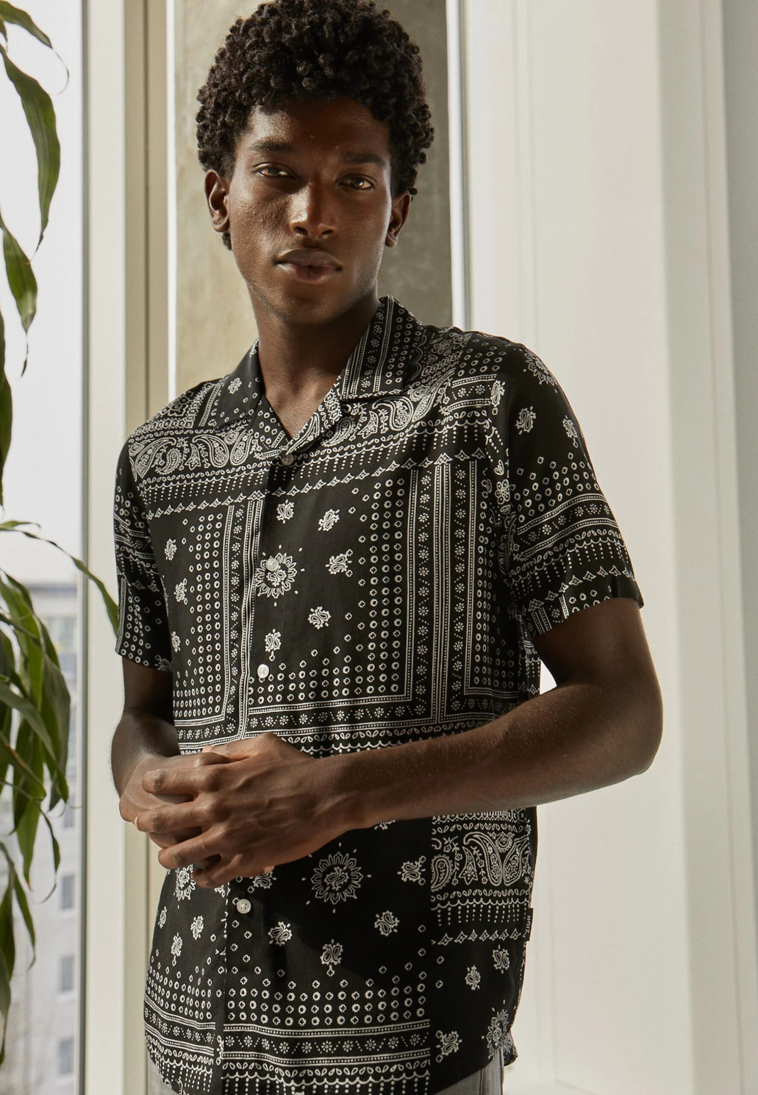 Pier One Unisex - Shirt - Black 3 Pier One Unisex - Shirt - Black - Image 3