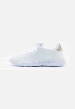 Pier One Trainers - White