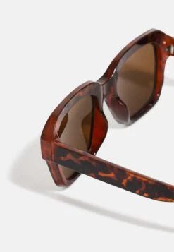 Pier One Unisex - Sunglasses - Black 13 Pier One Unisex - Sunglasses - Black -Pier One Sales Store faad10b8a5a2445f865f09b5d12427d1