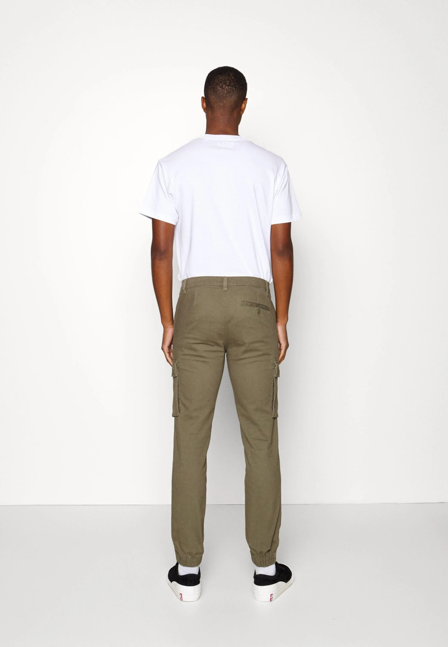 Pier One 2 Pack - Cargo Trousers - Olive/Black 3 Pier One 2 Pack - Cargo Trousers - Olive/Black - Image 3