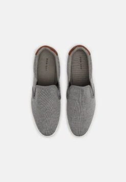 Pier One Unisex - Slip-Ons - Dark Grey -Pier One Sales Store fd4006995ad74583bd5d996537dcc72b
